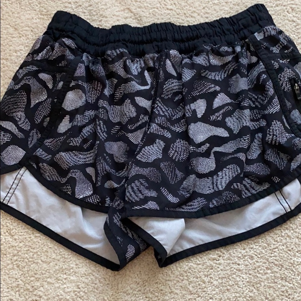 Black and white lululemon tracker shorts